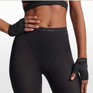 WORN ONCE SOLD OUT NikeSKIMS WEIGHTLESS LAYERS V-LINE 26" LEGGINGS | OBSIDIAN